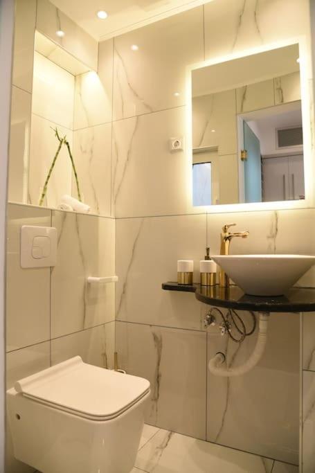 Syntagma Square, 30Sqm Nikis Luxurious Studio Athens Exterior photo